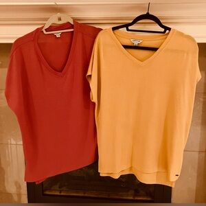 Lot of 2 Orvis Women’s V-Neck Tops Size M